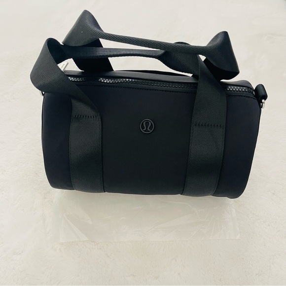 Lululemon Mini Black Barrel Duffle Bag - Picture 4 of 11